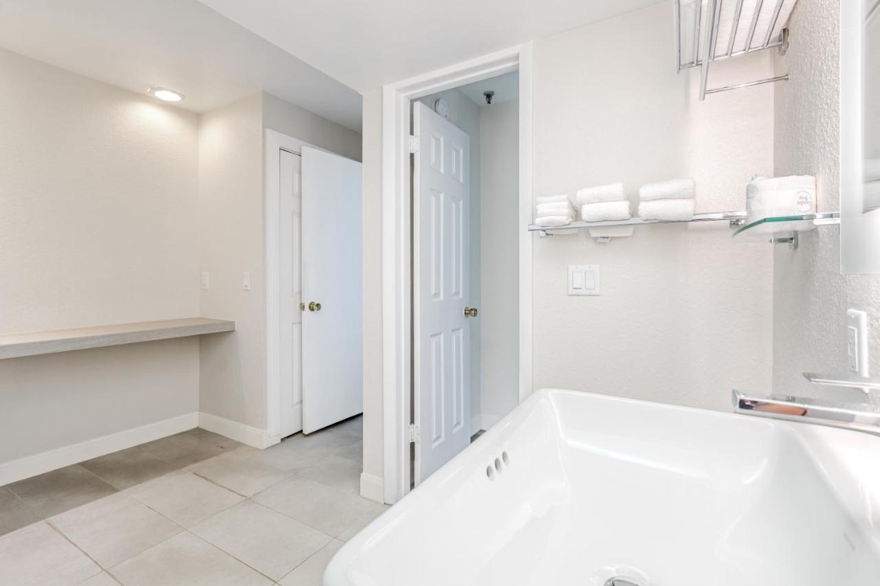 Grand Shores West Redington Shores Exterior photo